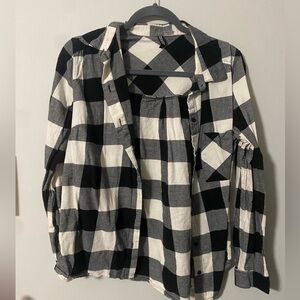 🏁DIVIDED by H&M black and white plaid shirt